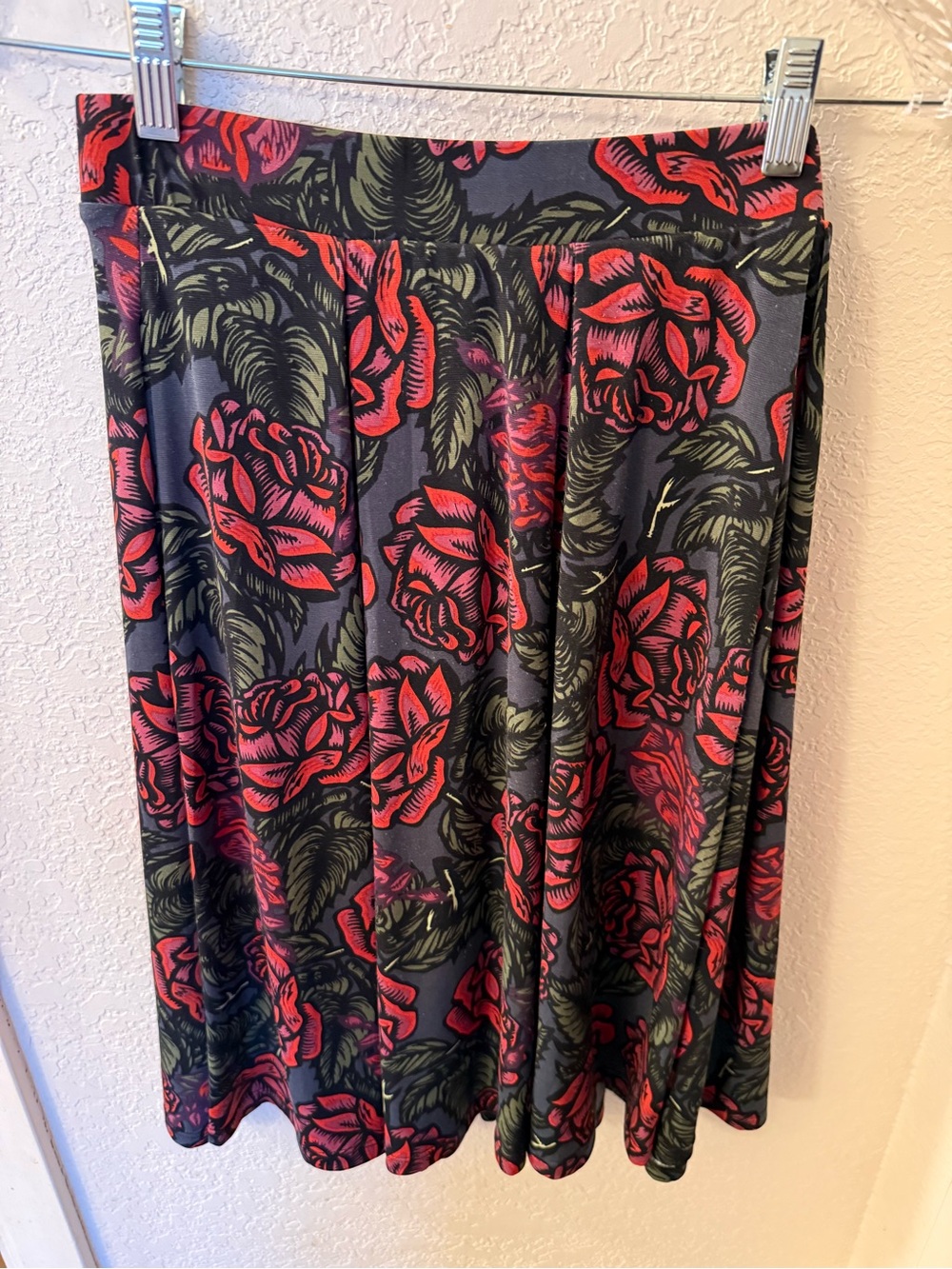 Size Small LuLaRoe Madison skirt, navy blue with red rose print